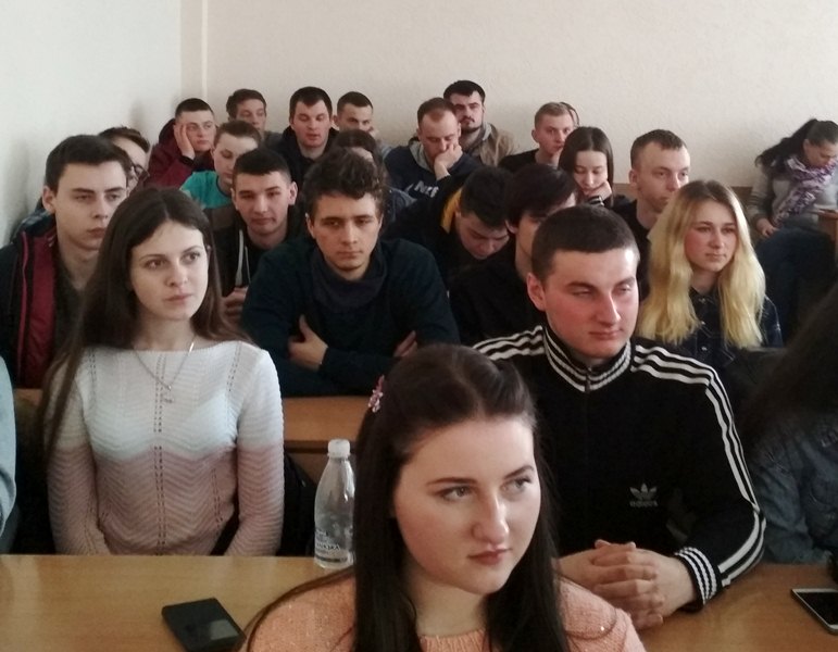 Студенти під час обговорення МІСІЇ